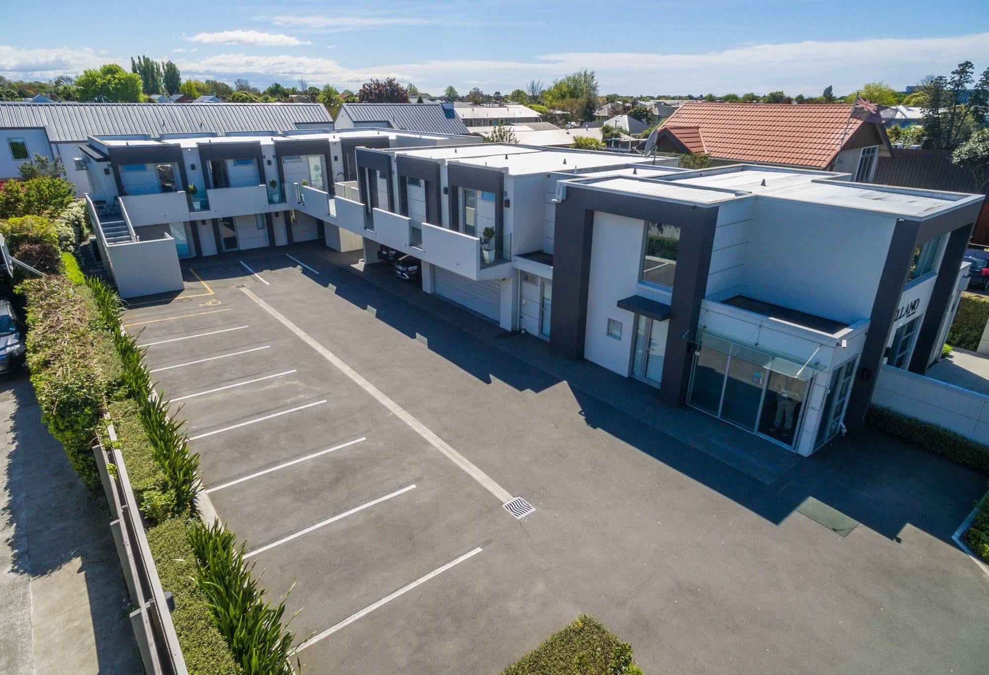 Bellano Motel Suites Крайстчерч Екстер'єр фото Aerial view of the school