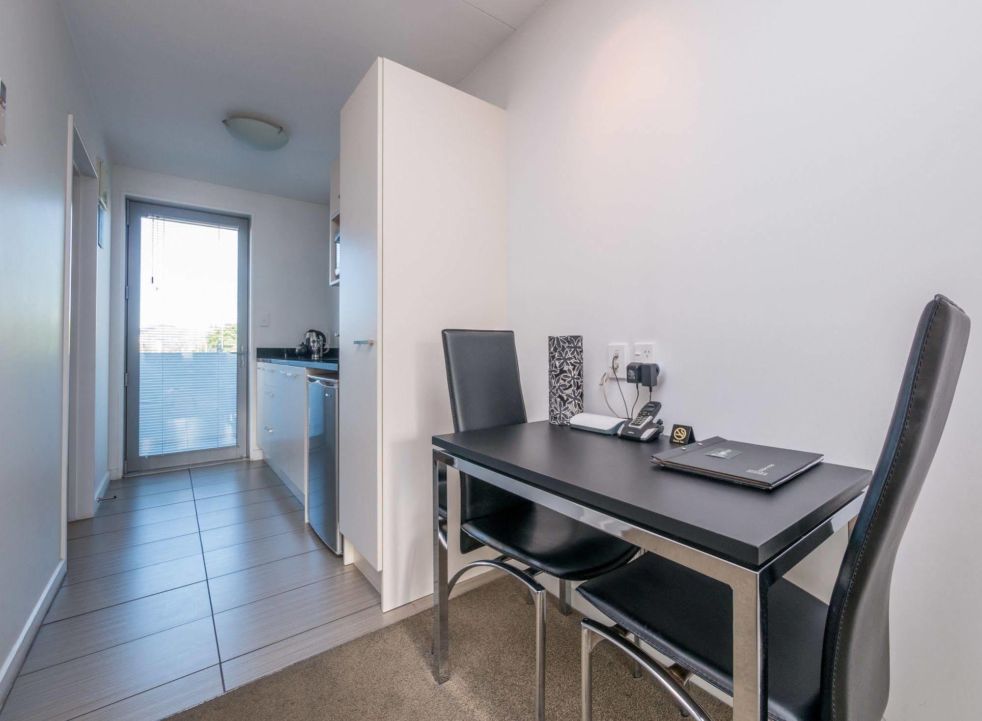 Bellano Motel Suites Крайстчерч Екстер'єр фото A typical studio apartment