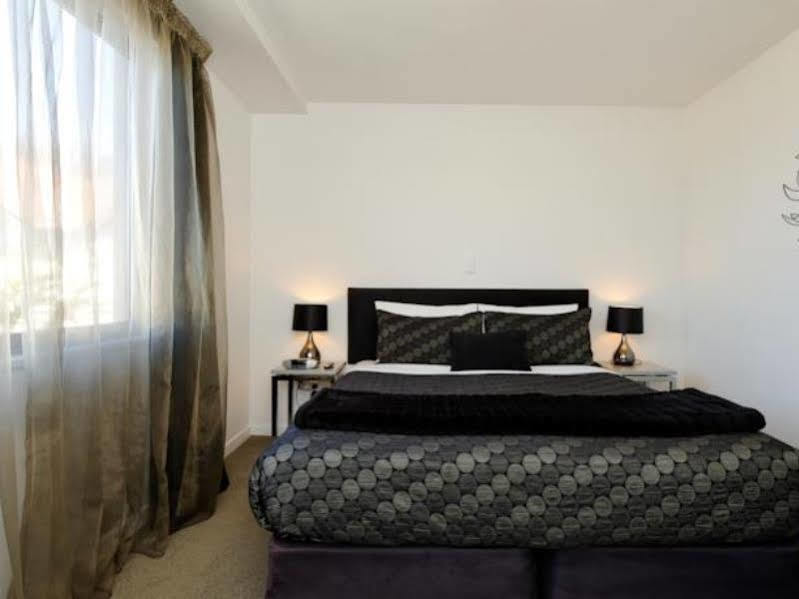 Bellano Motel Suites Крайстчерч Екстер'єр фото A bedroom at the hotel