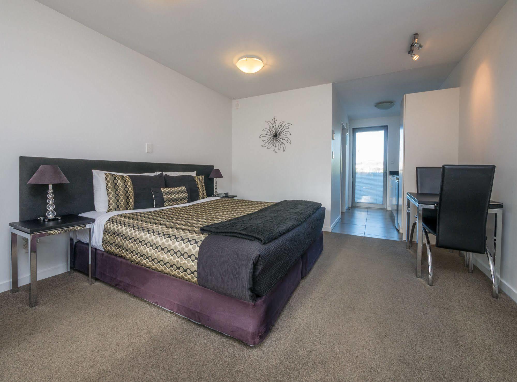 Bellano Motel Suites Крайстчерч Екстер'єр фото A typical studio apartment